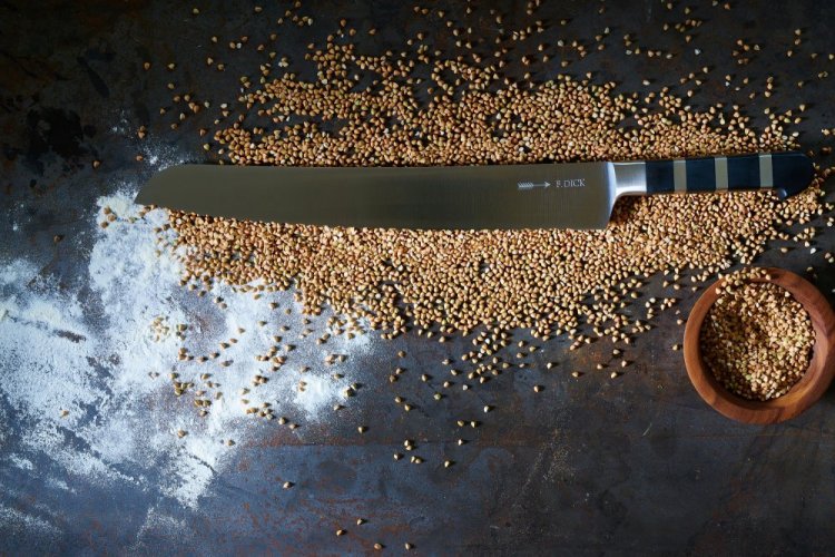 Víceúčelový nůž Dick s vlnitým výbrusem/nůž na chléb ze série 1905 v délce 32 cm