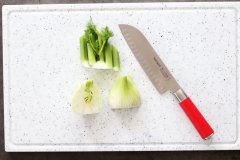 Santoku se speciálním výbrusem Dick ze série RED SPIRIT v délce 18 cm