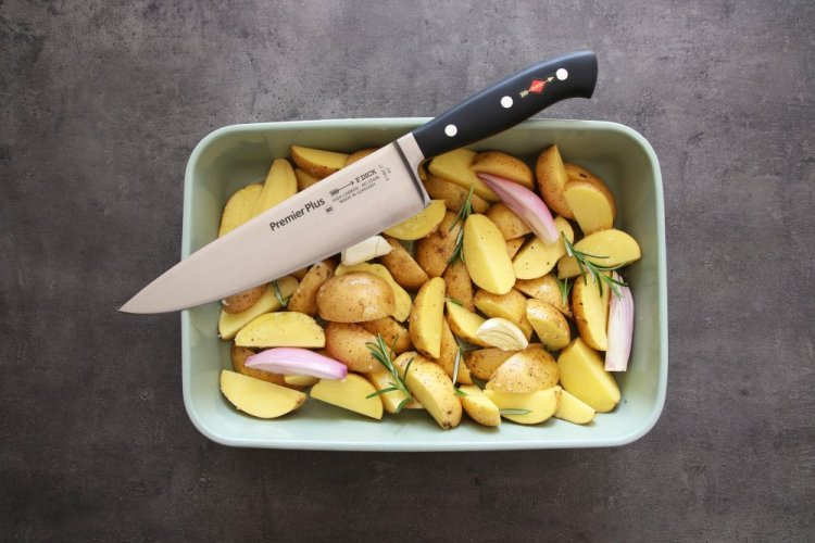 Kuchařský nůž kovaný Premier Plus v délce 28 cm DICK