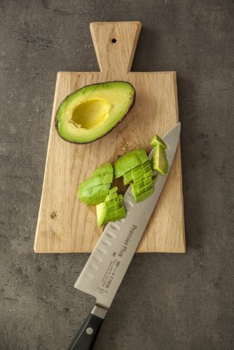 Kuchařský nůž DICK Premier Plus se speciálním výbrusem v japonském stylu, kovaný v délce 21 cm