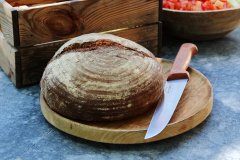 Blokový nůž se dřevěnou rukojetí v délce 21 cm F. Dick
